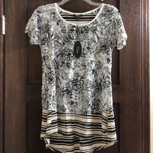 Small black/white floral boutique short sleeve